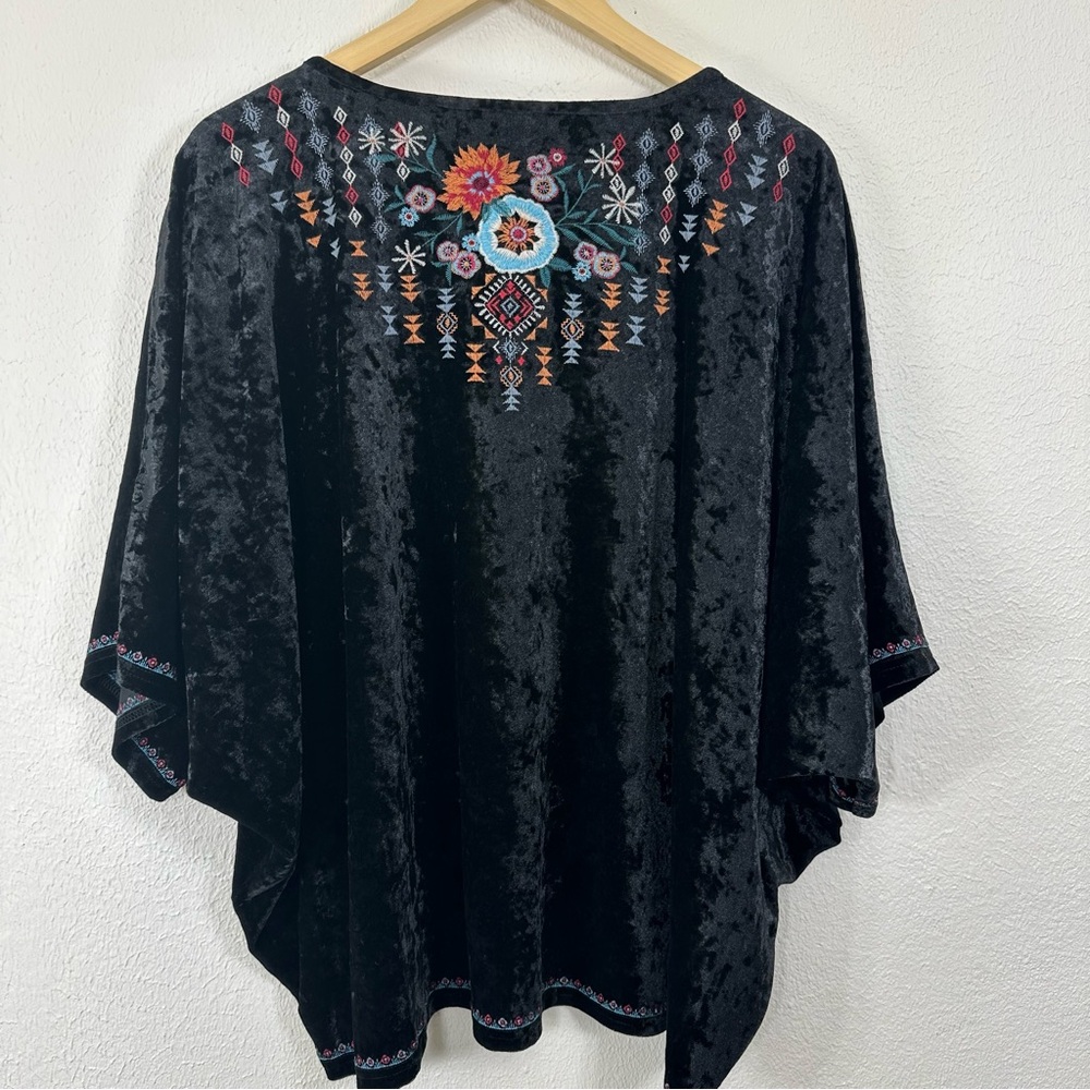 John Mark Womens Boho Black Velvet Bat Wing Top Sz S/M Floral Embroidered NWT - Picture 7 of 9
